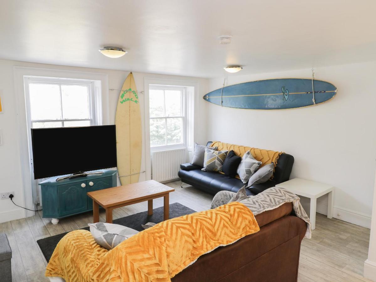 Апартаменты The Surfers Bolt Hole Уитби Экстерьер фото